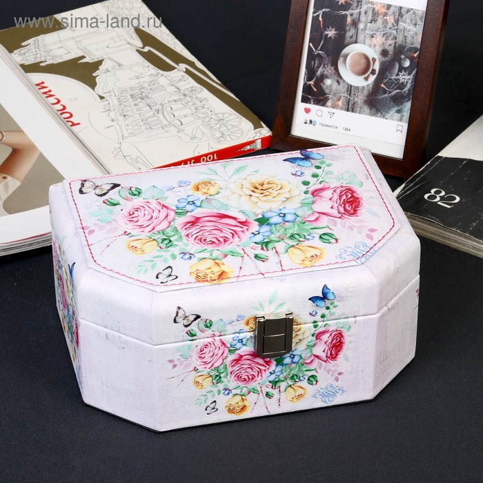 Шкатулка кожзам для украшений "Огромный букет с розами" 9,5х22х15,5 см 
Шкатулка кожзам для украшений "Огромный букет с розами" 9,5х22х15,5 см