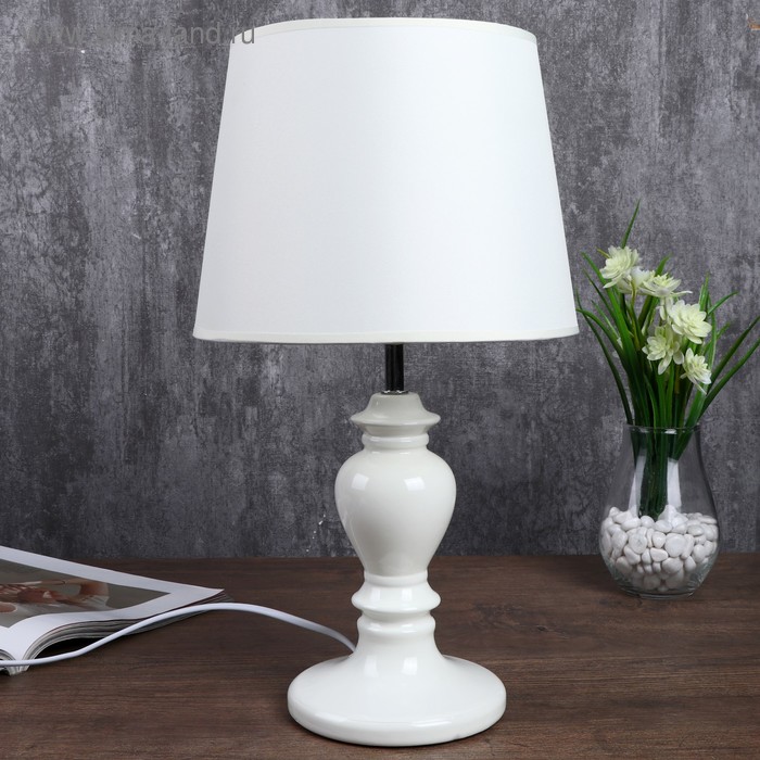 Настольная лампа "Елена" 1x40Вт E27 белый 25х25х40см
Настольная лампа "Елена" 1x40Вт E27 белый 25х25х40см