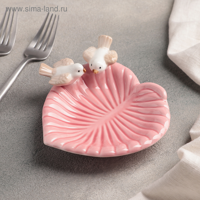 Блюдо сервировочное «Голубки на листочке», 14×13×4 см, цвет розовый
Блюдо сервировочное «Голубки на листочке», 14×13×4 см, цвет розовый