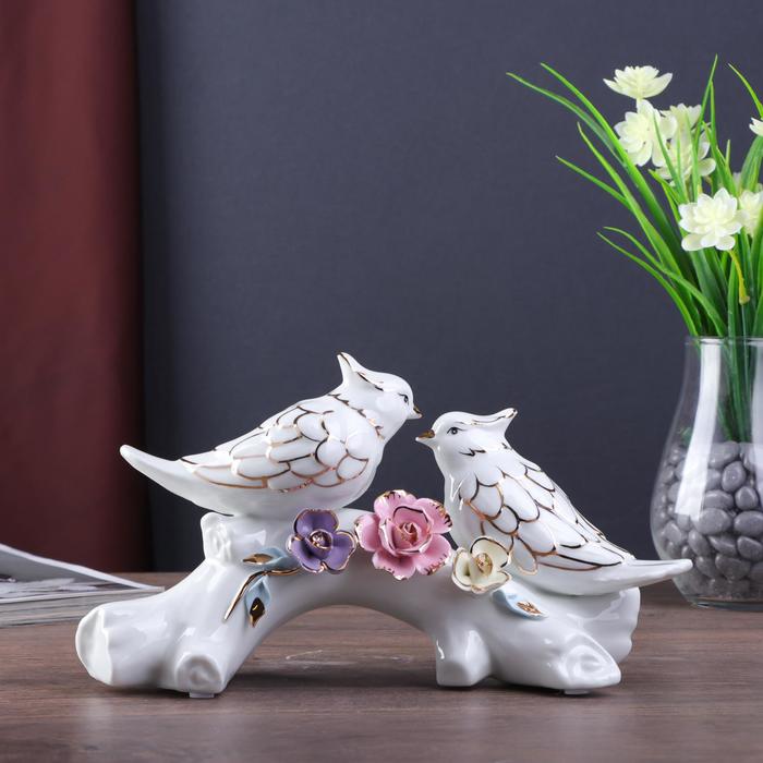 Сувенир керамика "Сойки с цветными розами" белый 15х21х7,5 см
Сувенир керамика "Сойки с цветными розами" белый 15х21х7,5 см