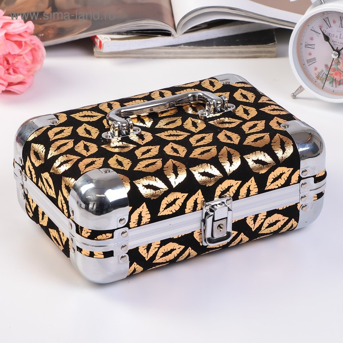 Шкатулка металлокаркас чемодан "Губы" чёрный бархат 10х24х16,5 см
Шкатулка металлокаркас чемодан "Губы" чёрный бархат 10х24х16,5 см