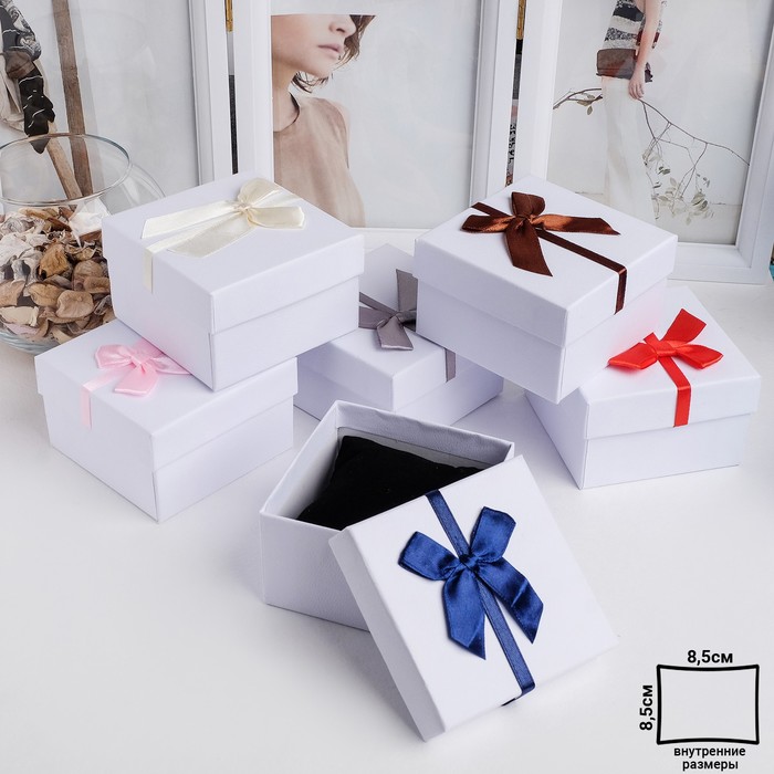 Коробочка подарочная под браслет/часы "Бантик" минимализм, 9*9, цвет МИКС
Коробочка подарочная под браслет/часы "Бантик" минимализм, 9*9, цвет МИКС