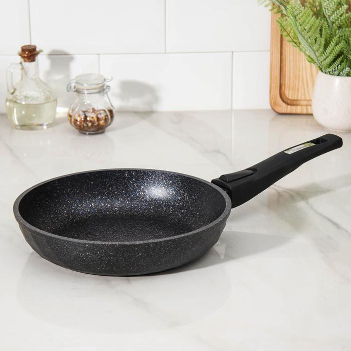 Сковорода «Гранит Star Brilliant», d=24 см, съёмная ручка, антипригарное покрытие, цвет чёрный
Сковорода «Гранит Star Brilliant», d=24 см, съёмная ручка, антипригарное покрытие, цвет чёрный