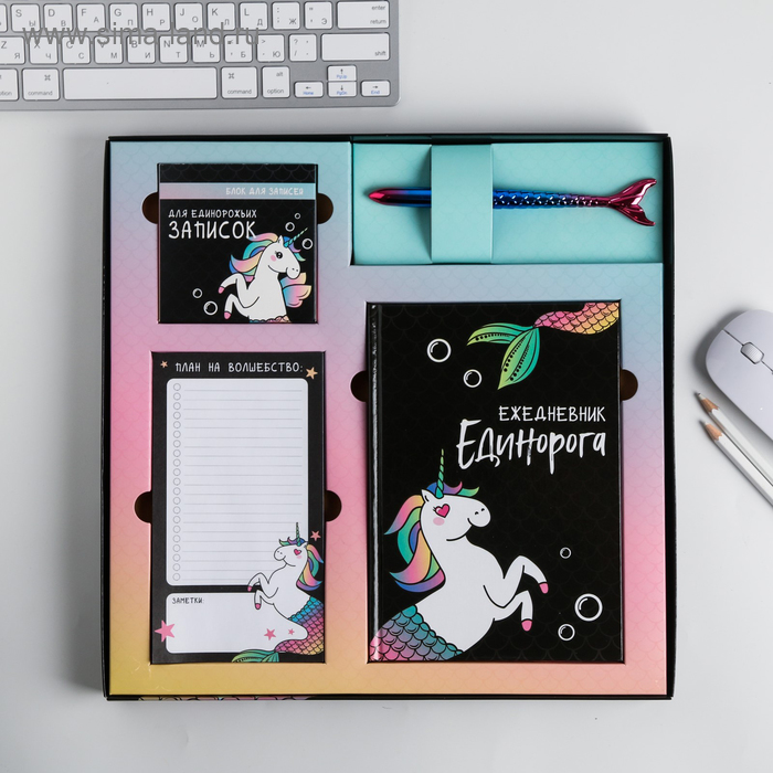 Канцелярский набор «Единорогорусалка»: ежедневник, планинг, блок бумаг и ручка
Канцелярский набор «Единорогорусалка»: ежедневник, планинг, блок бумаг и ручка