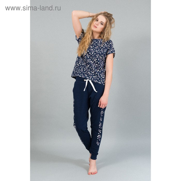 Трикотажный костюм женский, размер 44
Трикотажный костюм женский, размер 44