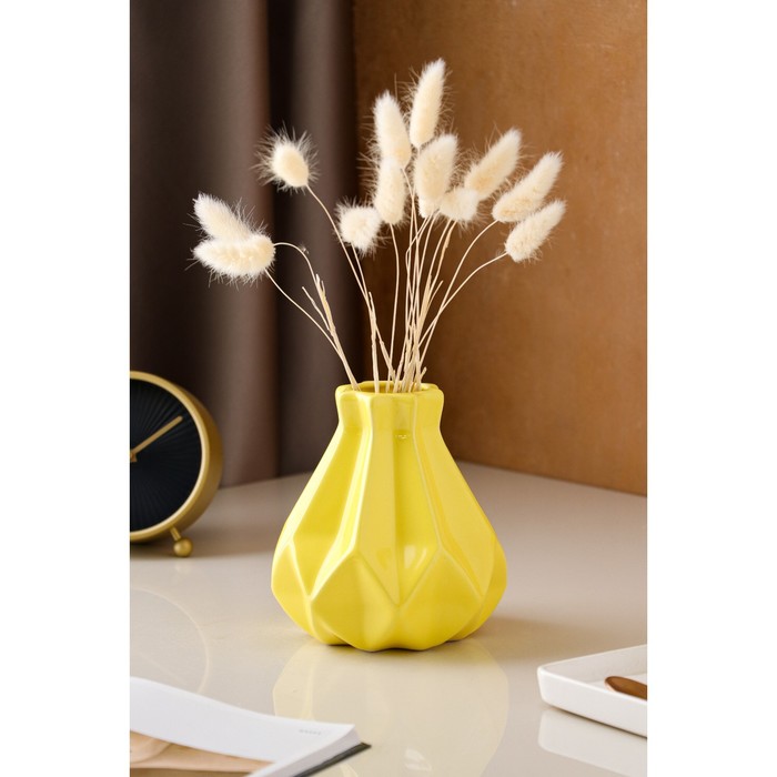 Ваза керамическая "Оригами", настольная, геометрия, глянец, жёлтая, 15 см 
Ваза керамическая "Оригами", настольная, геометрия, глянец, жёлтая, 15 см