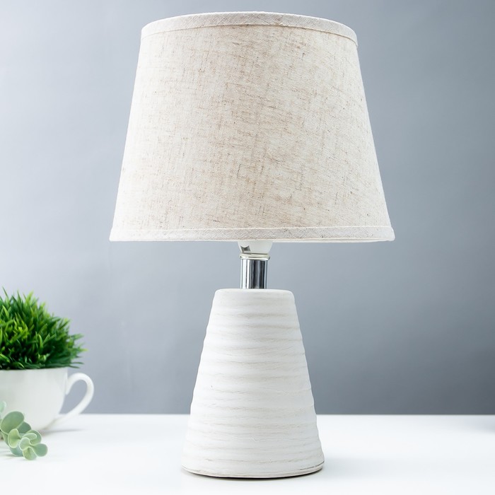 Лампа настольная 320619/1 E14 40Вт кремовый 19,5х19,5х32 см 
Лампа настольная 320619/1 E14 40Вт кремовый 19,5х19,5х32 см