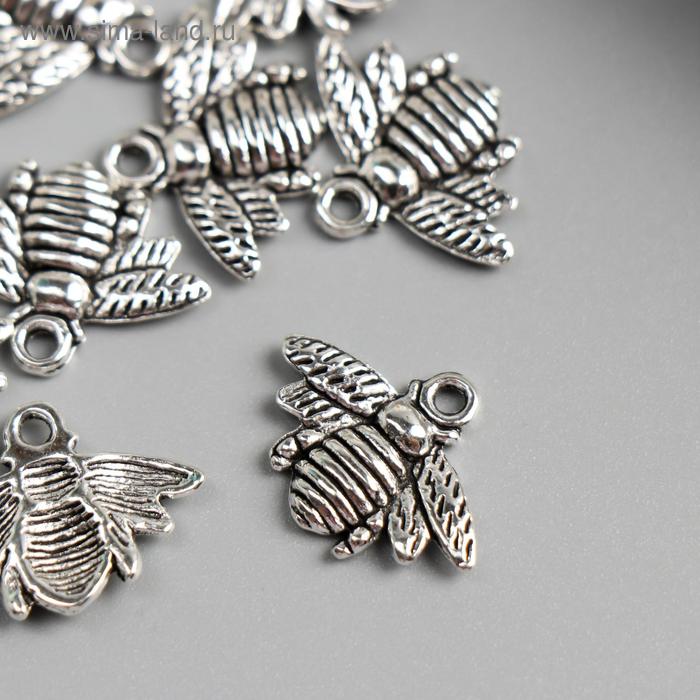 Декор для творчества металл "Пчёлка" серебро 1,6х2,1 см
Декор для творчества металл "Пчёлка" серебро 1,6х2,1 см