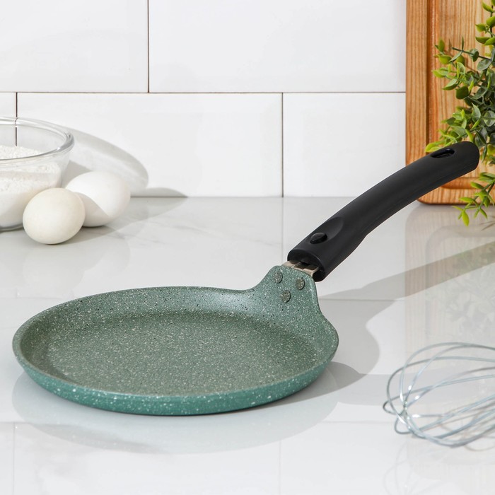Сковорода блинная, d=20 см, пластиковая ручка, антипригарное покрытие, цвет фисташковый мрамор
Сковорода блинная, d=20 см, пластиковая ручка, антипригарное покрытие, цвет фисташковый мрамор