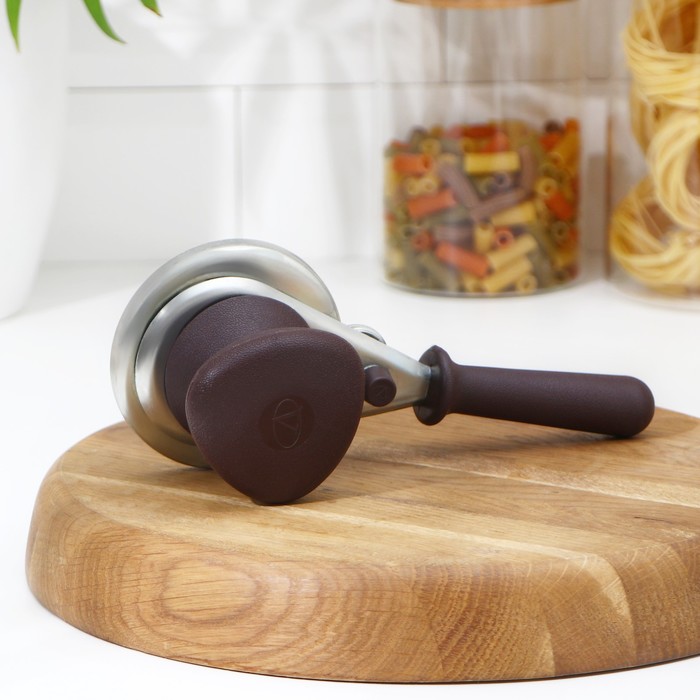 Закаточная машинка «Виктория», полуавтоматическая, цвет фиолетовый
Закаточная машинка «Виктория», полуавтоматическая, цвет фиолетовый