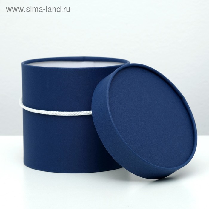 Подарочная коробка, круглая, синяя, 15 х 15 см 
Подарочная коробка, круглая, синяя, 15 х 15 см