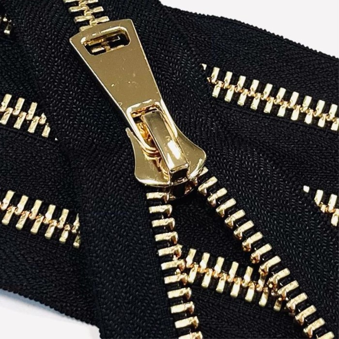 Молния для одежды, №8ТТ, 85 см, цвет чёрный
Молния для одежды, №8ТТ, 85 см, цвет чёрный