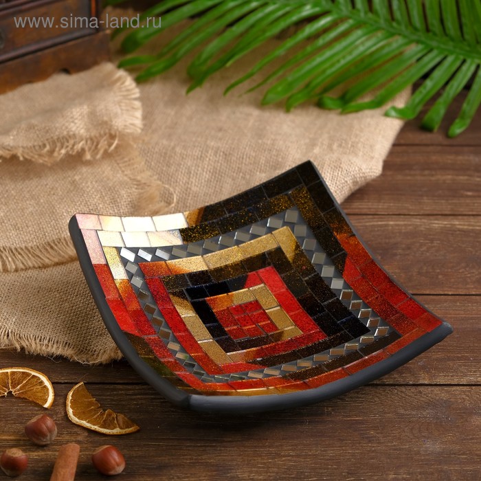 Тарелка декоративная "Сюзана" керамика 20х20х5 см 
Тарелка декоративная "Сюзана" керамика 20х20х5 см