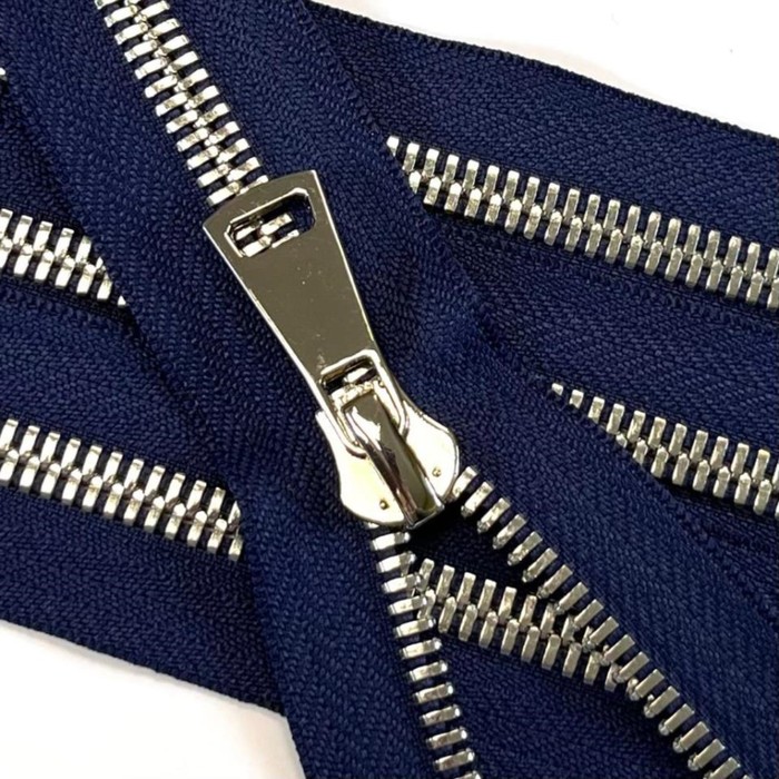 Молния для одежды, №8СТ, разъёмная, 55 см, цвет синий
Молния для одежды, №8СТ, разъёмная, 55 см, цвет синий