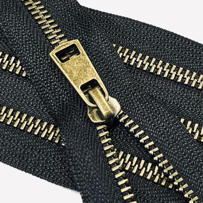 Молния для одежды, №5ТТ, неразъёмная, 18 см, цвет чёрный
Молния для одежды, №5ТТ, неразъёмная, 18 см, цвет чёрный