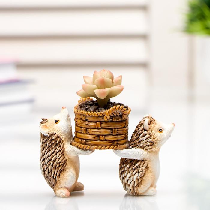 Сувенир полистоун миниатюра "Ёжики несут корзинку с суккулентом" 7,5х4х8 см 
Сувенир полистоун миниатюра "Ёжики несут корзинку с суккулентом" 7,5х4х8 см
