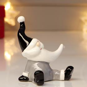 Сувенир керамика "Дед Мороз-бородач в сером кафтане и чёрном колпаке" 9,5х8,1х8,5 см 
Сувенир керамика "Дед Мороз-бородач в сером кафтане и чёрном колпаке" 9,5х8,1х8,5 см