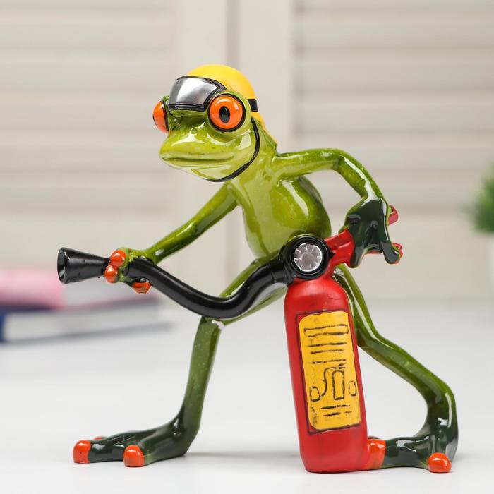 Сувенир полистоун лак "Лягушонок с огнетушителем" 14х6,5х14 см 
Сувенир полистоун лак "Лягушонок с огнетушителем" 14х6,5х14 см