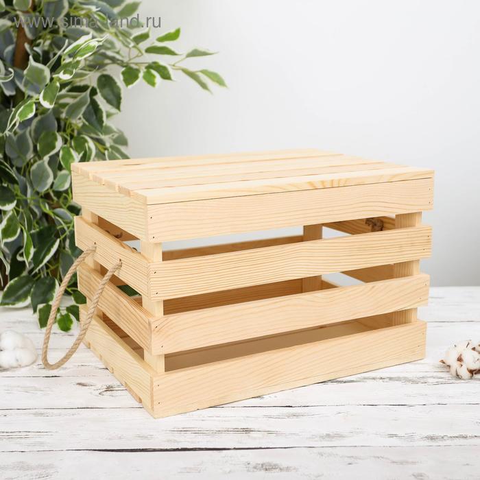 фото Ящик с крышкой интерьерный, деревянный, реечный 40×30×26 см, с ручками канат 6 мм