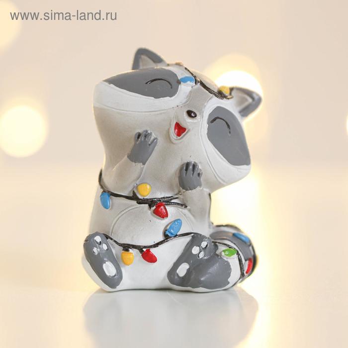 Фигурка «Енот с гирляндой»
Фигурка «Енот с гирляндой»