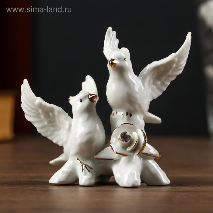 Сувенир керамика "2 королька на ветке с розой" белый с золотом, страза 8х10х6 см 
Сувенир керамика "2 королька на ветке с розой" белый с золотом, страза 8х10х6 см