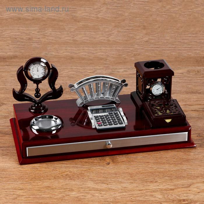 Набор настольный 6в1 (термометр в резн.кант,подставка п/визит,кальк-ор,бумага,часы, скрепочн)
Набор настольный 6в1 (термометр в резн.кант,подставка п/визит,кальк-ор,бумага,часы, скрепочн)