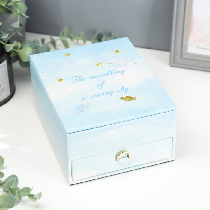 Шкатулка кожзам для украшений "Облака" голубая 8,5х18х14 см
Шкатулка кожзам для украшений "Облака" голубая 8,5х18х14 см