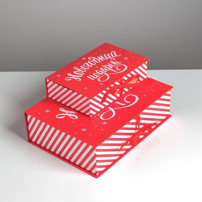 Набор коробок - книг 2 в 1 «Новогодний подарок», 20 х 12,5 х 5 - 27 х 19,5 х 8 см
Набор коробок - книг 2 в 1 «Новогодний подарок», 20 х 12,5 х 5 - 27 х 19,5 х 8 см