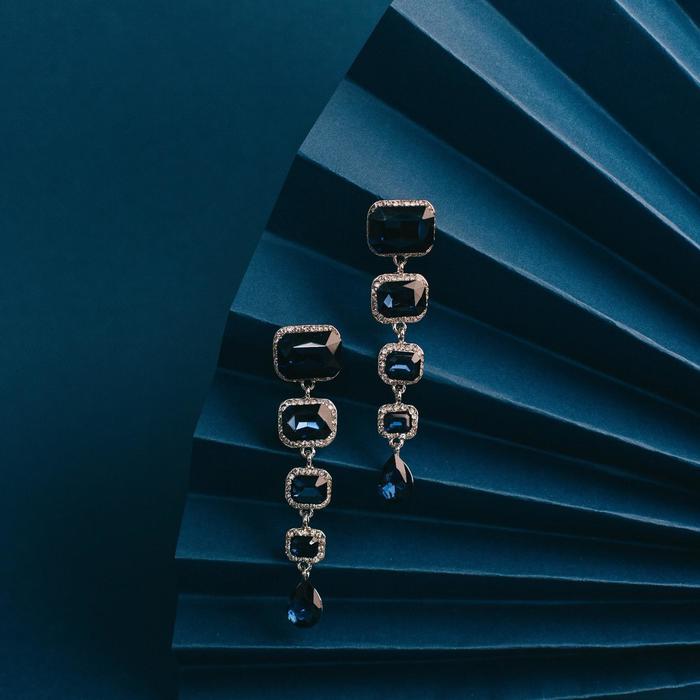 Серьги висячие со стразами "Флюид" малый, цвет бело-синий в серебре
Серьги висячие со стразами "Флюид" малый, цвет бело-синий в серебре