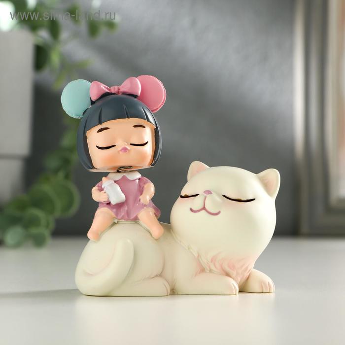 Сувенир полистоун "Малышка на белом котике" пружинка 8,5х7х5 см
Сувенир полистоун "Малышка на белом котике" пружинка 8,5х7х5 см