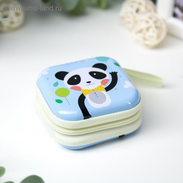 Шкатулка металл на молнии с петелькой "Счастливая панда" 6,5х6,5х3 см
Шкатулка металл на молнии с петелькой "Счастливая панда" 6,5х6,5х3 см