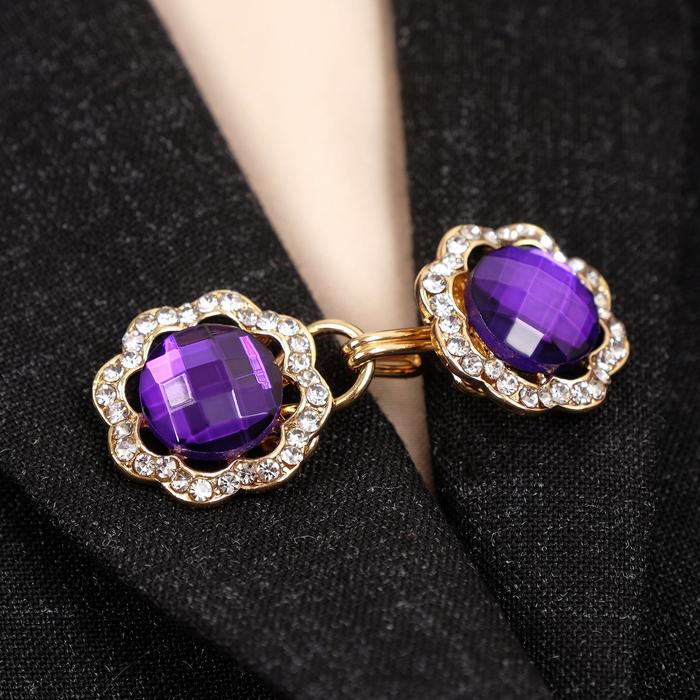 Зажим для кардигана пришивной "Сияние", цвет бело-фиолетовый в золоте
Зажим для кардигана пришивной "Сияние", цвет бело-фиолетовый в золоте