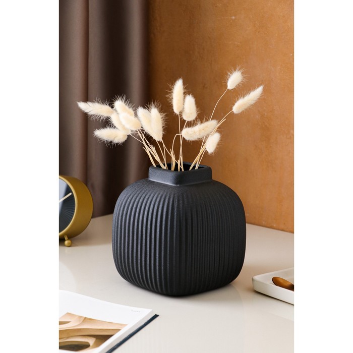 Ваза керамическая "Милан", настольная, чёрная, 18 см
Ваза керамическая "Милан", настольная, чёрная, 18 см