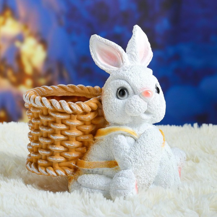 Фигурное кашпо "Зайчик с корзинкой" белый, 25х25см
Фигурное кашпо "Зайчик с корзинкой" белый, 25х25см