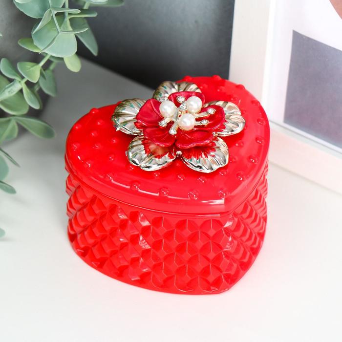 Шкатулка пластик "Красное сердце с цветком" 6,5х8,7х8 см
Шкатулка пластик "Красное сердце с цветком" 6,5х8,7х8 см