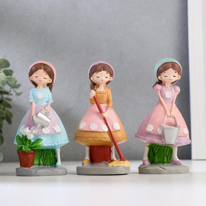 Сувенир полистоун "Девочка-садовница" МИКС 12,3х6х5 см 
Сувенир полистоун "Девочка-садовница" МИКС 12,3х6х5 см