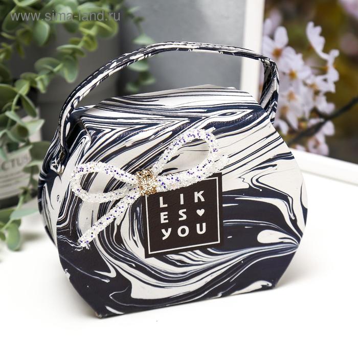 Шкатулка кожзам для украшений "Мрамор чёрно-белый" сумочка 12х16х7 см
Шкатулка кожзам для украшений "Мрамор чёрно-белый" сумочка 12х16х7 см