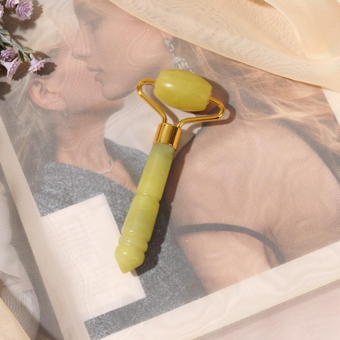 Массажёр-роллер для лица и зоны декольте, 9,5 × 4 см, жадеит
Массажёр-роллер для лица и зоны декольте, 9,5 × 4 см, жадеит