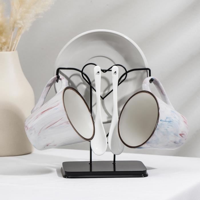 фото Набор чайный «мрамор», 6 предметов: 2 чашки 200 мл, 2 блюдца d=14 см, 2 ложки, на металлической подставке