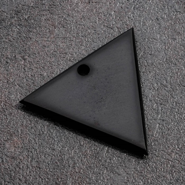 Оберег из шунгита "Треугольник Женский" 
Оберег из шунгита "Треугольник Женский"