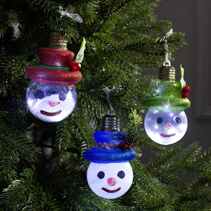 Набор ёлочных шаров «Снеговики» 3 шт., батарейки, 3 LED, свечение белое 
Набор ёлочных шаров «Снеговики» 3 шт., батарейки, 3 LED, свечение белое