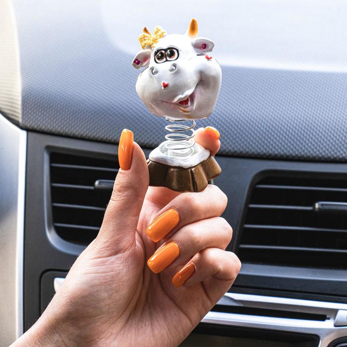 Игрушка на панель авто, "Коровка" качающая головой
Игрушка на панель авто, "Коровка" качающая головой