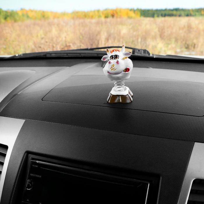 Игрушка на панель авто, "Коровка" качающая головой
Игрушка на панель авто, "Коровка" качающая головой