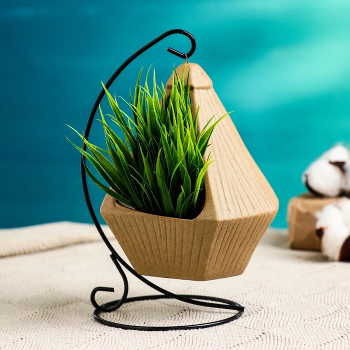 Кашпо на подставке "Призма" 13х11х20см
Кашпо на подставке "Призма" 13х11х20см