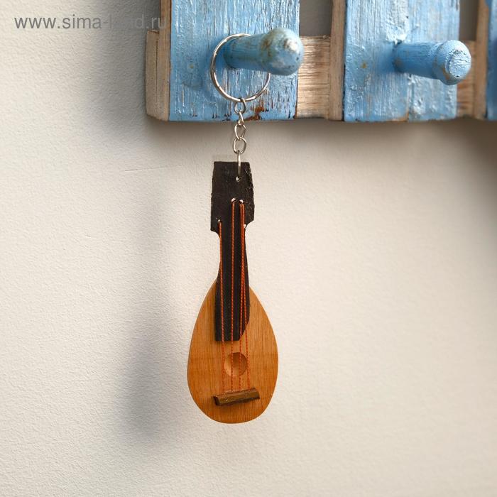 Брелок из дерева "Домра" 14х3х1 см
Брелок из дерева "Домра" 14х3х1 см