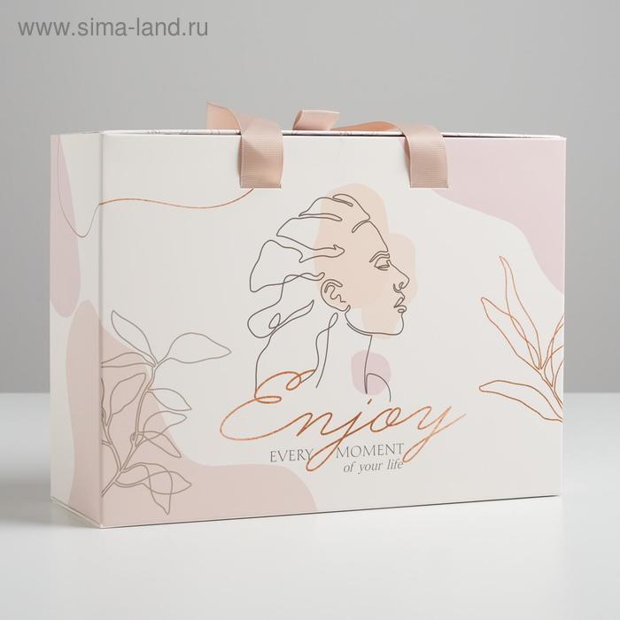 Коробка подарочная «Нежность», 30 × 22 × 10 см
Коробка подарочная «Нежность», 30 × 22 × 10 см