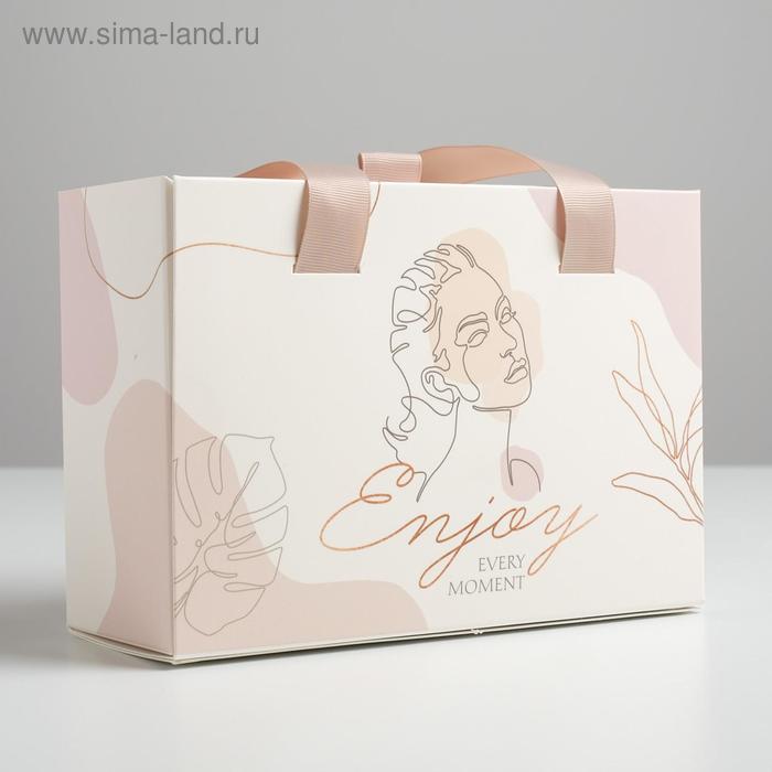 Коробка подарочная «Нежность», 22 × 15 × 8 см 
Коробка подарочная «Нежность», 22 × 15 × 8 см