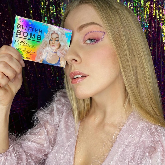 Тени для глаз Glitter bomb, 6 потрясающих оттенков
Тени для глаз Glitter bomb, 6 потрясающих оттенков