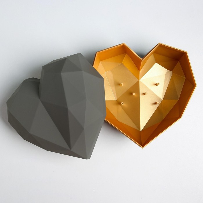 Подарочная коробка «Серое сердце» матовая, 25 × 25 × 18 см
Подарочная коробка «Серое сердце» матовая, 25 × 25 × 18 см