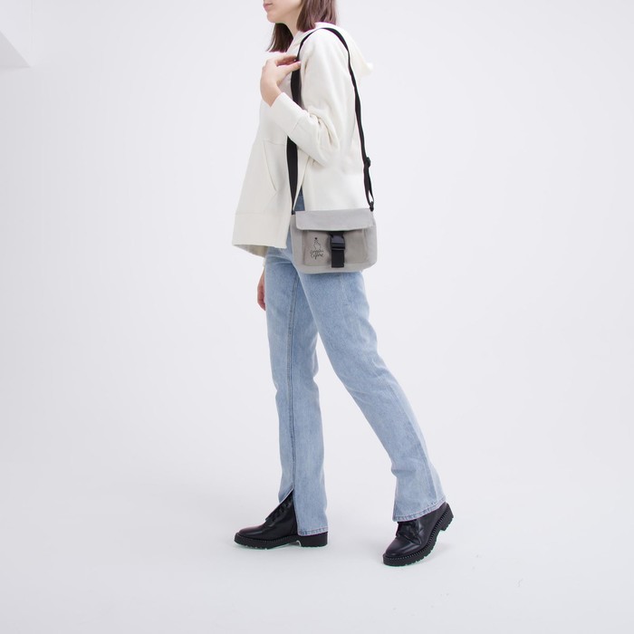 Сумка на ремешке с застежкой «Слушай сердце», цвет серый
Сумка на ремешке с застежкой «Слушай сердце», цвет серый